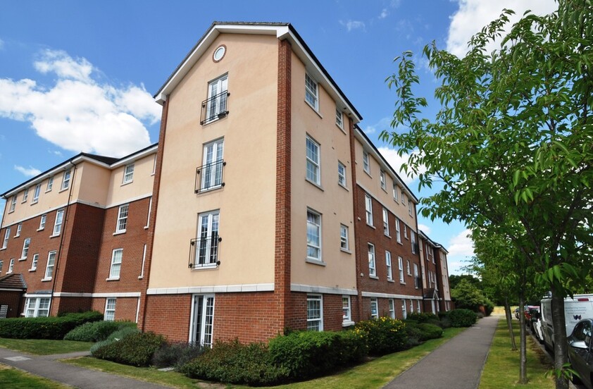 2 bedroom Apartment - MERRIFIELD COURT, WELWYN GARDEN CITY.