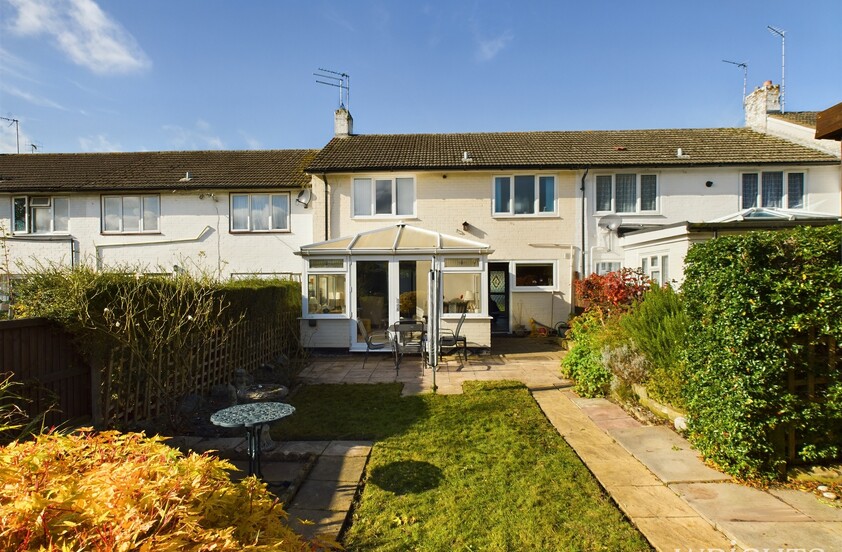 3 Bedroom Terraced House in Rollswood, Welwyn Garden City