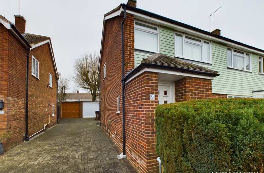 3 Bedroom Semi-Detached House in Waverley Close, Stevenage