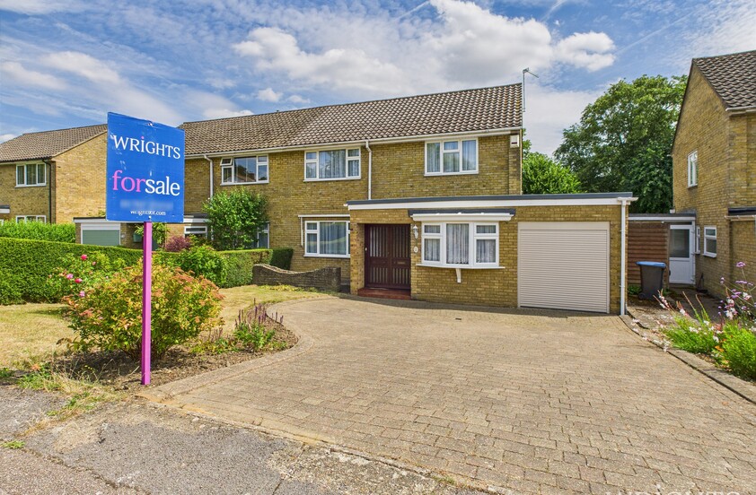 3 Bedroom Semi-Detached House in Cedar Road, HATFIELD