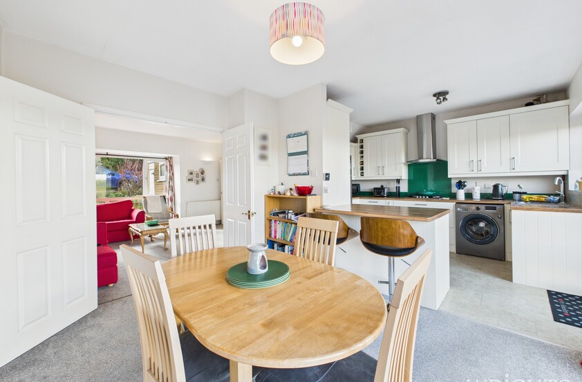 4 Bedroom End of Terrace House in The Birches, Hitchin