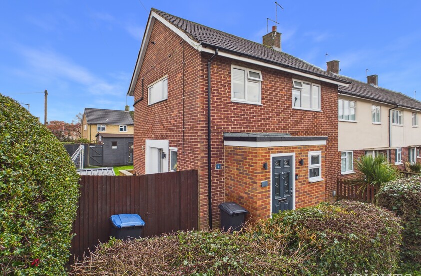 3 Bedroom End of Terrace House in The Croft, Welwyn Garden City