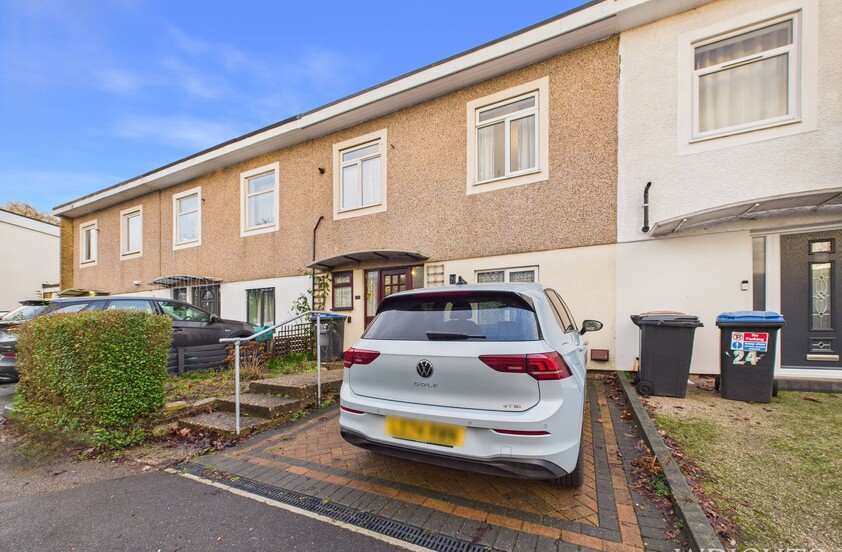 3 Bedroom Terraced House in Shallcross Crescent, Hatfield