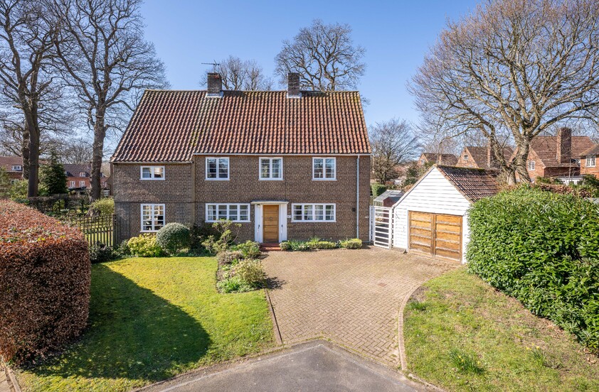 5 Bedroom Detached House in Sherrardspark Road, Welwyn Garden City