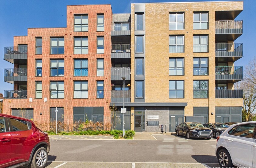 1 bedroom Apartment - Newton House, Hatfield