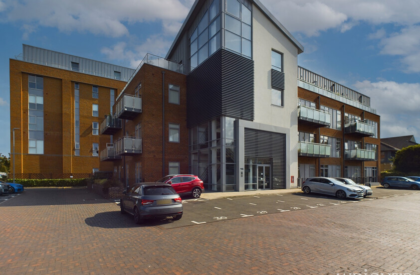 1 bedroom Apartment - Mercury House, Broadwater Road