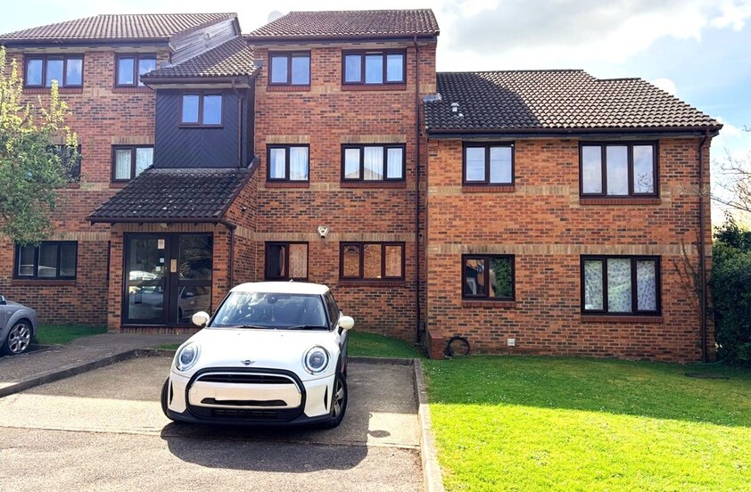 2 bedroom Flat - Tudor Close, Hatfield