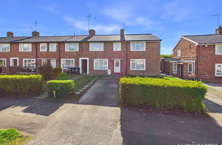 2 Bedroom Terraced House in Marley Road, Welwyn Garden City