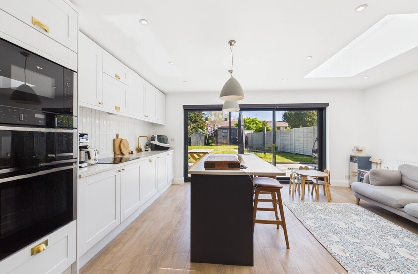 3 Bedroom Semi-Detached House in Haynes Close, Welwyn Garden City