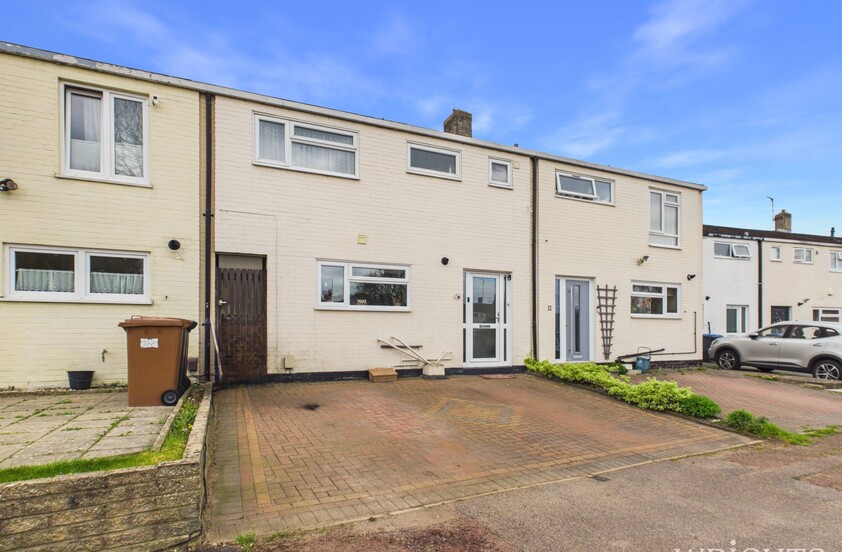 3 Bedroom Terraced House in Hare Lane, Hatfield