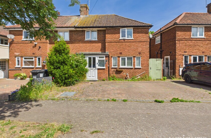 3 Bedroom Semi-Detached House in Crawford Road, HATFIELD