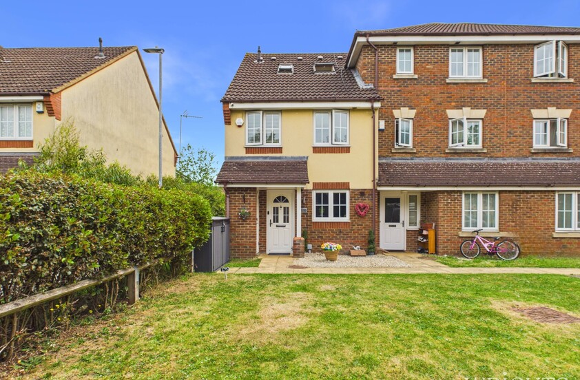 4 Bedroom End of Terrace House in Campion Road, Hatfield, Hatfield