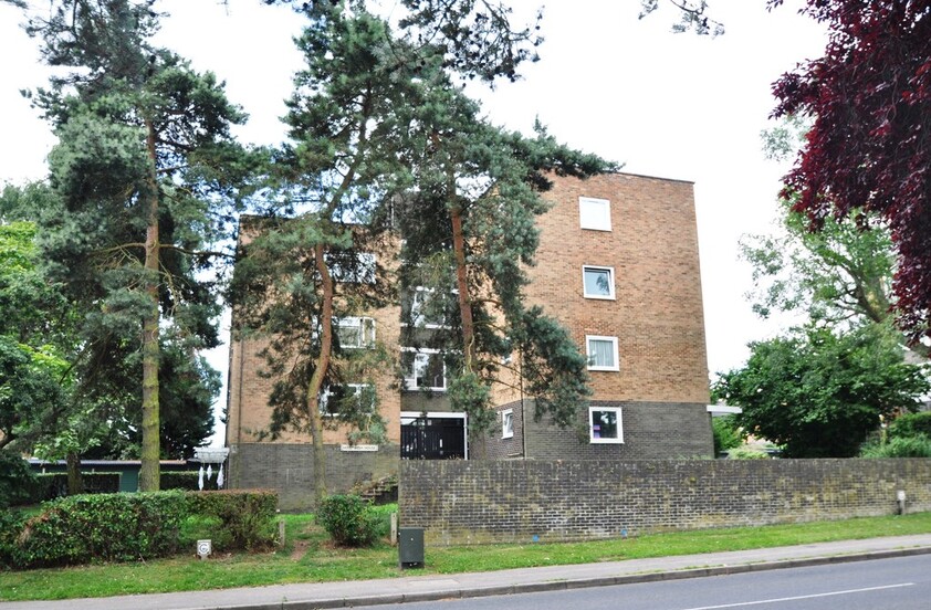 2 bedroom Apartment - Hollybush Lane, Welwyn Garden City