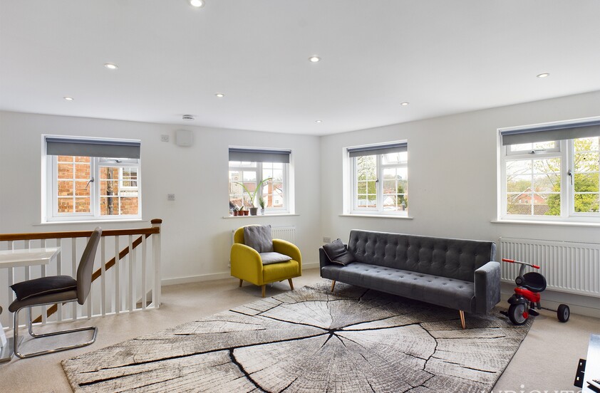 2 Bedroom Maisonette in High Street, Welwyn