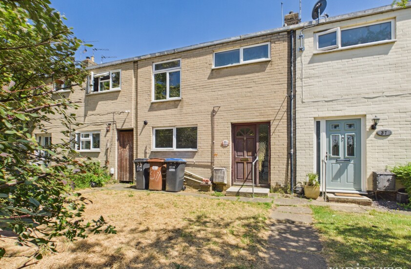 3 Bedroom Terraced House in Badger Way, HATFIELD