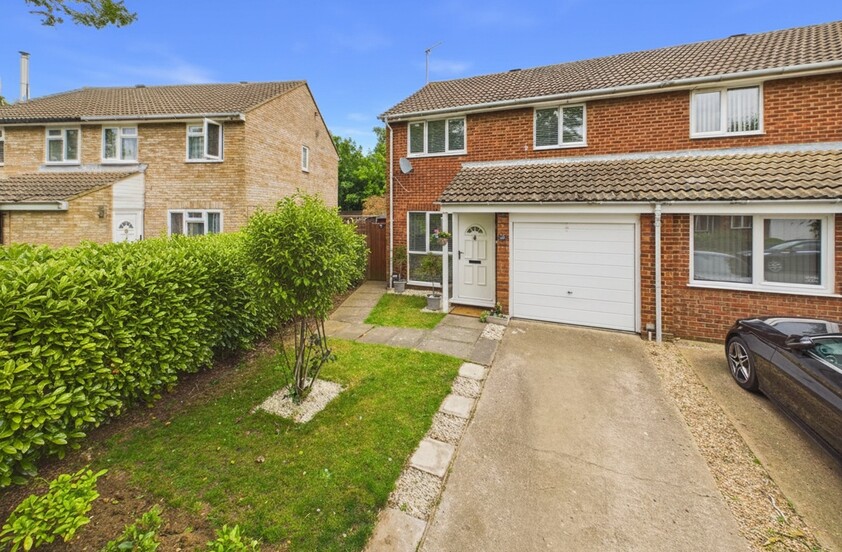 3 Bedroom End of Terrace House in Lords Wood, Welwyn Garden City