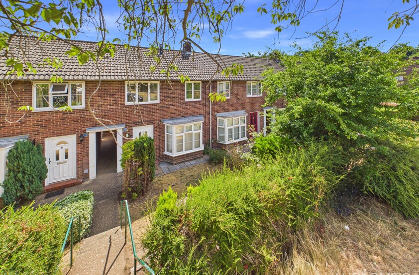 3 Bedroom Terraced House in Cherry Croft, Welwyn Garden City