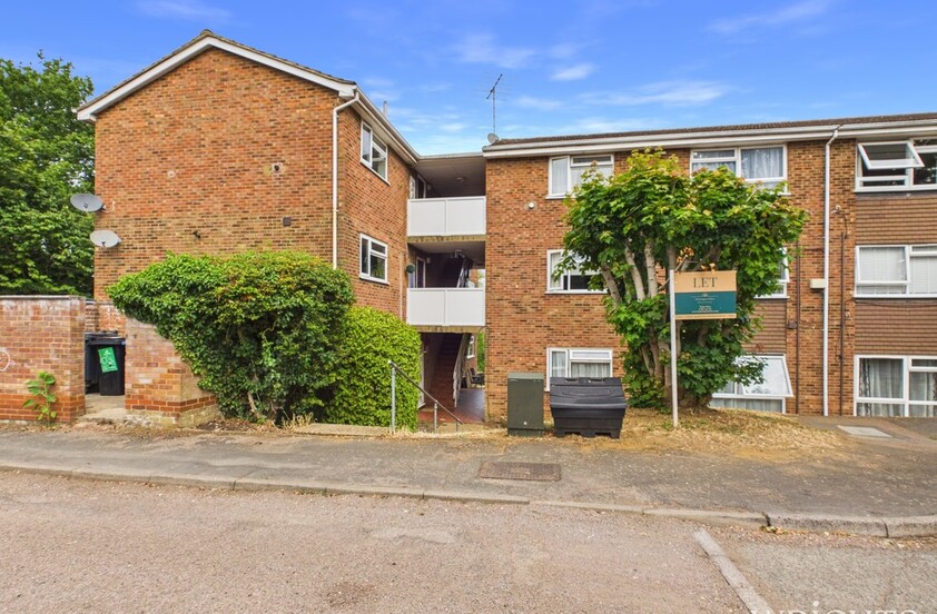 2 bedroom Flat - Osterley Close, Stevenage