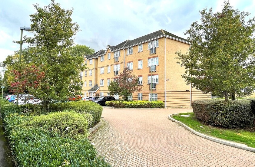 2 bedroom Flat - Saxon House, Stevenage