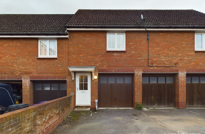 2 bedroom Coach House - Merrick Close, Stevenage