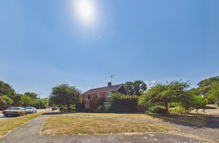4 Bedroom Detached House in Knightsfield, Welwyn Garden City